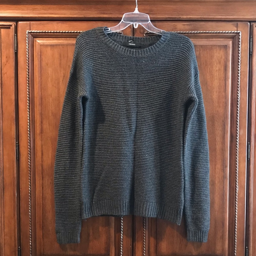 WINTER SALE!! Forever 21 Knit Sweater 🔥